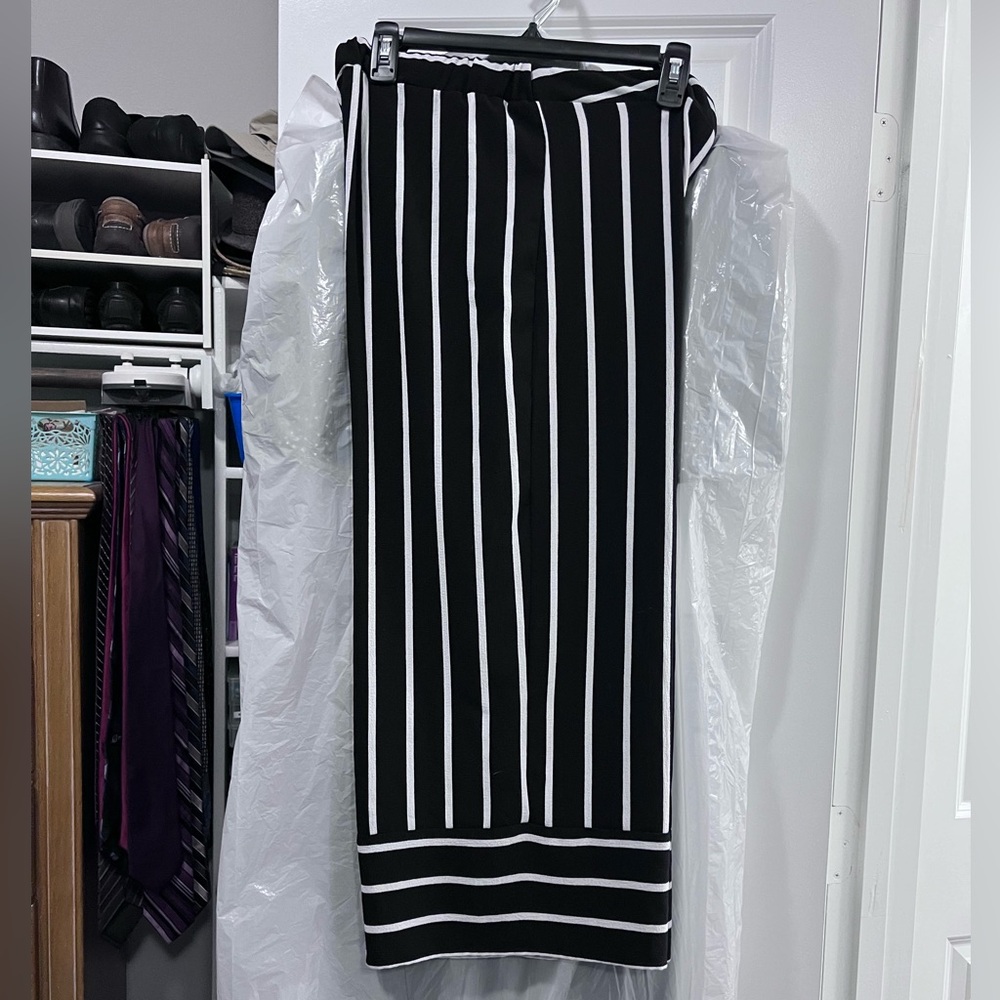 NWOT - Women’s Black and White Striped Wide Leg Pants